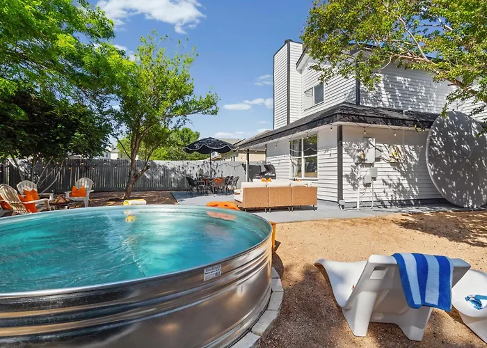 Modern 3br W Cowboy Pool & 3 In 1 Game Table Round Rock
