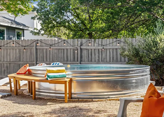 Holiday home Modern 3br W Cowboy Pool & 3 In 1 Game Table